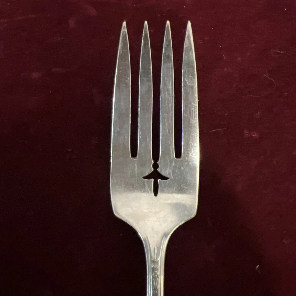 1 Salad Fork‎ Milady Oneida Community 1940 Silver Plate Silverplate Floral